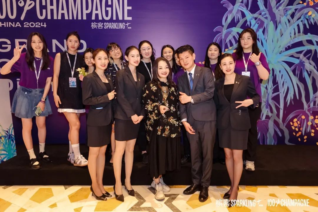 100% CHAMPAGNE Sparkles in Shanghai, Setting a New Record!